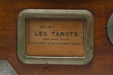 Machine &agrave; sous 'Votre Ligne' en bois &agrave; pr&eacute;dire l'avenir, 'La Gitane-Gypsy', Bussoz, France, ann&eacute;es 30