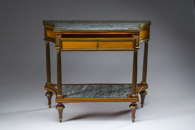 Desserte de style Louis XVI en bois sculpt&eacute; aux montures en bronze et cuivre et recouvert de marbre gris Sainte-Anne, France, 19&egrave;me si&egrave;cle