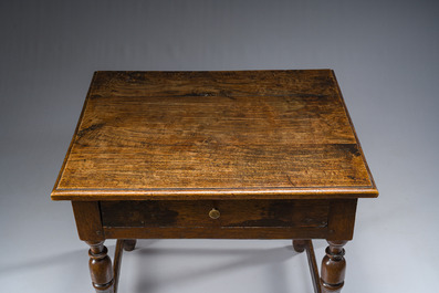 Table de changeur &agrave; un tiroir en ch&ecirc;ne, Flandre, 18&egrave;me si&egrave;cle