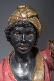 Grande paire de torch&egrave;res dites 'Aux Maures' &agrave; cinq lumi&egrave;res en bois sculpt&eacute; et polychrom&eacute;, Italie, Venise, vers 1900