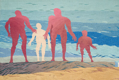 Jos&eacute; Vermeersch (1922-1997): Tapisserie murale except. &agrave; d&eacute;cor des figures et un chien sur la plage, laine tuft&eacute;e &agrave; la main, &eacute;d. 1/1, dat&eacute; (19)91