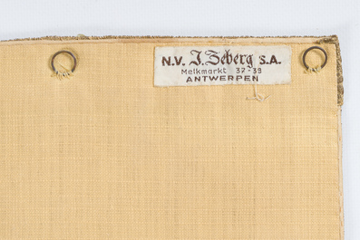 Trois fragments de tapisseries murales &agrave; d&eacute;cor floral, d'oiseaux et de personnages, Flandres, 17&egrave;me si&egrave;cle