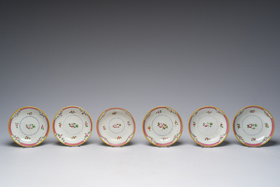 Collection vari&eacute;e de plats en fa&iuml;ence de Delft et de Bruxelles en bleu, blanc et polychrome et un ensemble de tasses et soucoupes, 18&egrave;me/19&egrave;me si&egrave;cle