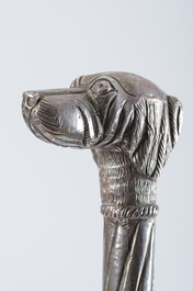 Collection vari&eacute;e de cinq cannes de marche en bambou, en bois et en m&eacute;tal argent&eacute;, 19&egrave;me/20&egrave;me si&egrave;cle