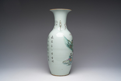 Drie Chinese famille verte borden met paleissc&egrave;nes en een famille rose vaas met dames in een paleistuin, 19de/20ste eeuw