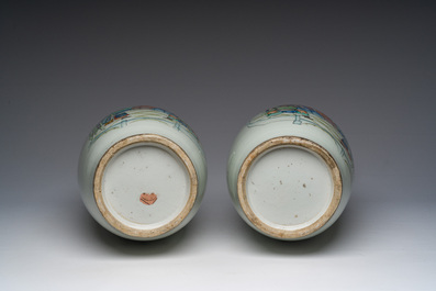 Paire de vases en porcelaine de Chine famille rose &agrave; d&eacute;cor de sc&egrave;ne de palais anim&eacute;e, 19&egrave;me/20&egrave;me si&egrave;cle