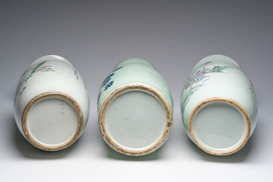 Twee Chinese famille rose vazen met geanimeerde sc&egrave;nes en een blauw-witte celadon vaas met boeddhistische symbolen, 19de/20ste eeuw