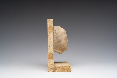 T&ecirc;te d'un jeune homme en pierre sculpt&eacute;, &eacute;poque romaine, probablement 2&egrave;me/5&egrave;me si&egrave;cle