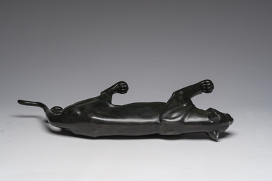 Marcel Leducq (1879-1955) : Sculpture Art D&eacute;co repr&eacute;sentant une panth&egrave;re, zamak patin&eacute; sur un imposant socle en marbre