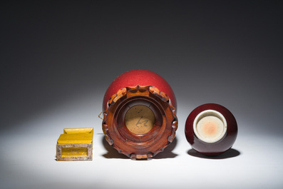 Trois vases en porcelaine monochrome jaune et sang-de-boeuf, un mont&eacute; en lampe, 19&egrave;me/20&egrave;me si&egrave;cle