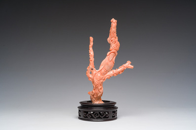 Guanyin en corail rouge sculpt&eacute;, Chine, 19&egrave;me/20&egrave;me si&egrave;cle