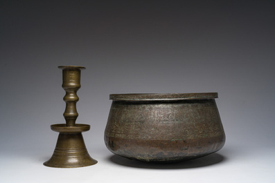 Chandelier ottoman en bronze et un bassin islamique en cuivre &eacute;tam&eacute; &agrave; d&eacute;cor grav&eacute;, 19&egrave;me si&egrave;cle