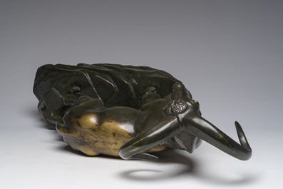 Raymond de Meester de Betzenbroeck (1904-1995): Un mouflon sur un rocher, bronze &agrave; patine verte