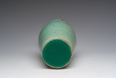 Vase en gr&egrave;s monochrome turquoise mont&eacute; en lampe, Chine, 19&egrave;me/20&egrave;me si&egrave;cle