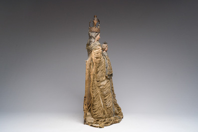 Groupe en bois sculpt&eacute; et polychrome repr&eacute;sentant Sainte Anne trinitaire recouvert de tissu, Espagne, fin du 18&egrave;me si&egrave;cle