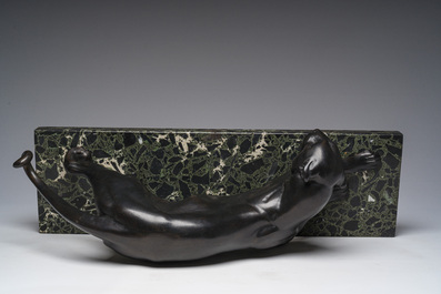 Plagnet (20&egrave;me si&egrave;cle): Panth&egrave;re Art d&eacute;co, zamak patin&eacute; sur un socle en marbre