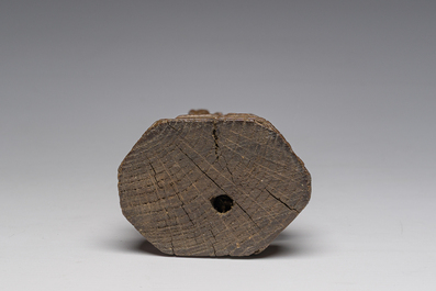 Vierge &agrave; l'Enfant n&eacute;o-gothique en ch&ecirc;ne sculpt&eacute; inspir&eacute;e de mod&egrave;les en argile d'Utrecht du 15&egrave;me si&egrave;cle, 19&egrave;me si&egrave;cle