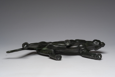 Marcel Leducq (1879-1955) : Sculpture Art D&eacute;co repr&eacute;sentant une panth&egrave;re, zamak patin&eacute; sur un imposant socle en marbre