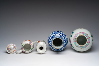 Collection vari&eacute;e en porcelaine de Chine bleu, blanc et famille rose, Qianlong et post&eacute;rieur