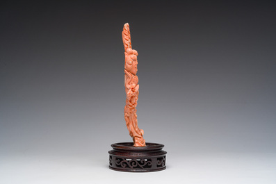 Guanyin en corail rouge sculpt&eacute;, Chine, 19&egrave;me/20&egrave;me si&egrave;cle