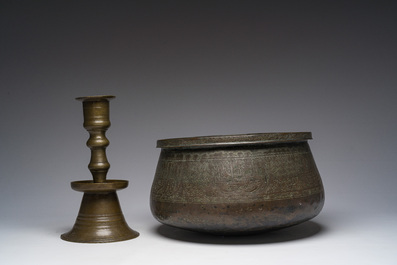 Chandelier ottoman en bronze et un bassin islamique en cuivre &eacute;tam&eacute; &agrave; d&eacute;cor grav&eacute;, 19&egrave;me si&egrave;cle