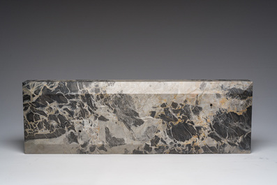 Marcel Leducq (1879-1955) : Sculpture Art D&eacute;co repr&eacute;sentant une panth&egrave;re, zamak patin&eacute; sur un imposant socle en marbre