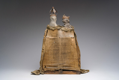 Groupe en bois sculpt&eacute; et polychrome repr&eacute;sentant Sainte Anne trinitaire recouvert de tissu, Espagne, fin du 18&egrave;me si&egrave;cle