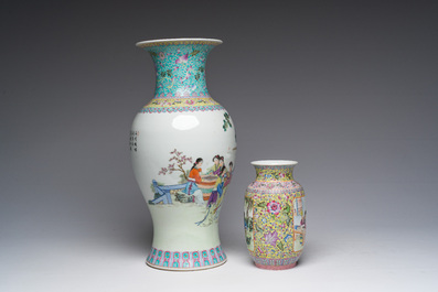 Deux vases en porcelaine de Chine famille rose &agrave; d&eacute;cor de dames se relaxant dans un jardin de palais, marque de Qianlong, R&eacute;publique, 20&egrave;me si&egrave;cle