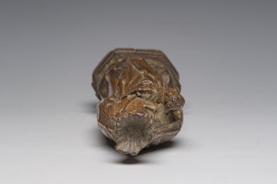 Vierge &agrave; l'Enfant n&eacute;o-gothique en ch&ecirc;ne sculpt&eacute; inspir&eacute;e de mod&egrave;les en argile d'Utrecht du 15&egrave;me si&egrave;cle, 19&egrave;me si&egrave;cle