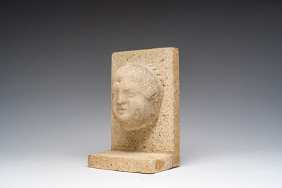 T&ecirc;te d'un jeune homme en pierre sculpt&eacute;, &eacute;poque romaine, probablement 2&egrave;me/5&egrave;me si&egrave;cle