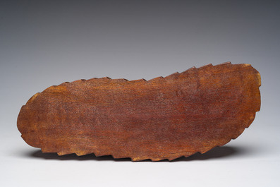 Sculpture en corail blanc repr&eacute;sentant des enfants jouant &agrave; la recherche de nids d'oiseaux entour&eacute;s d'&eacute;cureuils, Chine, 19&egrave;me/20&egrave;me si&egrave;cle