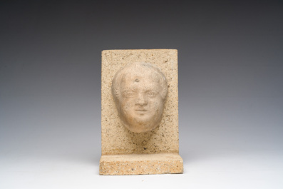 T&ecirc;te d'un jeune homme en pierre sculpt&eacute;, &eacute;poque romaine, probablement 2&egrave;me/5&egrave;me si&egrave;cle