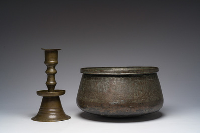 Chandelier ottoman en bronze et un bassin islamique en cuivre &eacute;tam&eacute; &agrave; d&eacute;cor grav&eacute;, 19&egrave;me si&egrave;cle