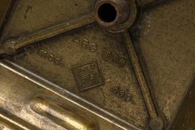 Paire de chandeliers en bronze dor&eacute; &agrave; cinq lumi&egrave;res, France ou Italie, 19&egrave;me/20&egrave;me si&egrave;cle