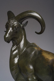 Raymond de Meester de Betzenbroeck (1904-1995): Un mouflon sur un rocher, bronze &agrave; patine verte