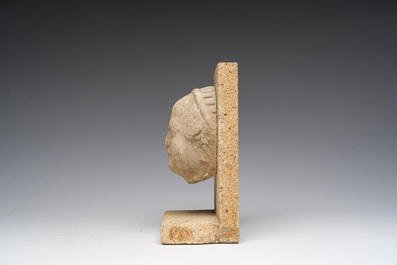 T&ecirc;te d'un jeune homme en pierre sculpt&eacute;, &eacute;poque romaine, probablement 2&egrave;me/5&egrave;me si&egrave;cle