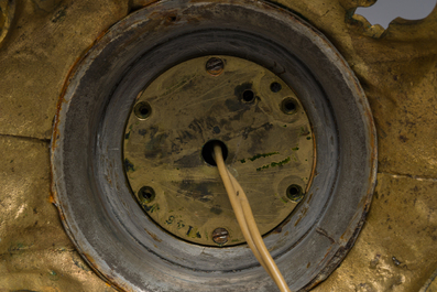 Paire de vases en porcelaine de Chine famille rose &agrave; d&eacute;cor mandarin aux montures en bronze dor&eacute; mont&eacute;e en lampes, Qianlong