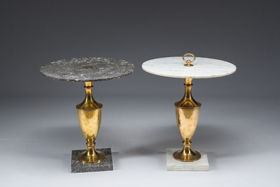 Deux gu&eacute;ridons d'appoint Hollywood Rengency en marbre blanc et gris &agrave; monture en cuivre dor&eacute; en forme de vase, Maison Jansen, Paris, France, ann&eacute;es 70