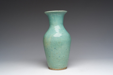 Vase en gr&egrave;s monochrome turquoise mont&eacute; en lampe, Chine, 19&egrave;me/20&egrave;me si&egrave;cle