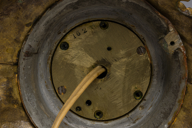 Paire de vases en porcelaine de Chine famille rose &agrave; d&eacute;cor mandarin aux montures en bronze dor&eacute; mont&eacute;e en lampes, Qianlong