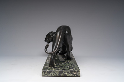 Plagnet (20&egrave;me si&egrave;cle): Panth&egrave;re Art d&eacute;co, zamak patin&eacute; sur un socle en marbre