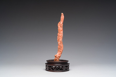 Guanyin en corail rouge sculpt&eacute;, Chine, 19&egrave;me/20&egrave;me si&egrave;cle