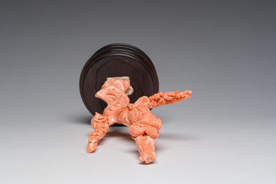 Guanyin en corail rouge sculpt&eacute;, Chine, 19&egrave;me/20&egrave;me si&egrave;cle