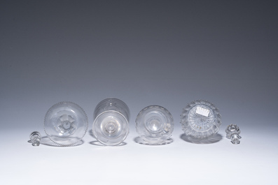 Collection vari&eacute;e de huit carafes et deux bonbonni&egrave;res en verre et cristal, 19&egrave;me/20&egrave;me si&egrave;cle