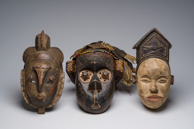 Collection vari&eacute;e de masques et de sculptures africaines, origines diverses, 20&egrave;me si&egrave;cle