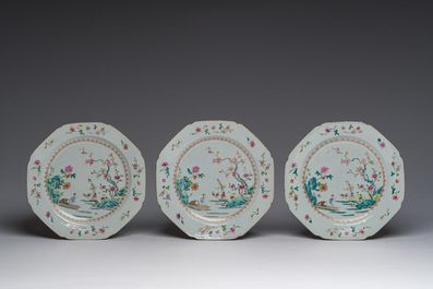 Six assiettes en porcelaine de Chine famille rose &agrave; d&eacute;cor de paysage fluvial anim&eacute;, Qianlong