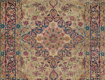 Tapis oriental de type Kerman (Kirman) &agrave; d&eacute;cor floral, laine sur coton, 19&egrave;me si&egrave;cle