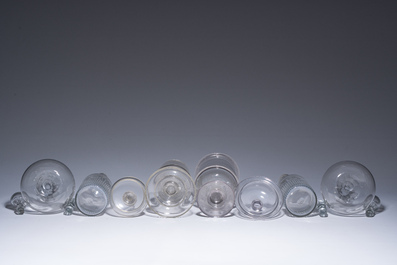 Collection vari&eacute;e de huit carafes et deux bonbonni&egrave;res en verre et cristal, 19&egrave;me/20&egrave;me si&egrave;cle