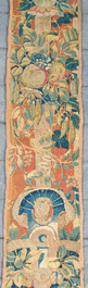 Fragment d'une tapisserie murale &agrave; d&eacute;cor floral, de fruits et de mascarons, Flandres, 17&egrave;me si&egrave;cle