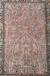 Deux tapis orientaux de type Kashmir et Qom (Qum/Ghom) en soie &agrave; d&eacute;cor floral, 20&egrave;me si&egrave;cle